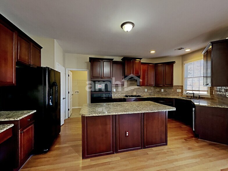 Building Photo - 4968 Stone Moss Way