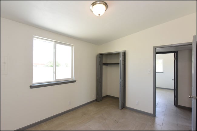 Building Photo - 10169 Dunbarton Dr