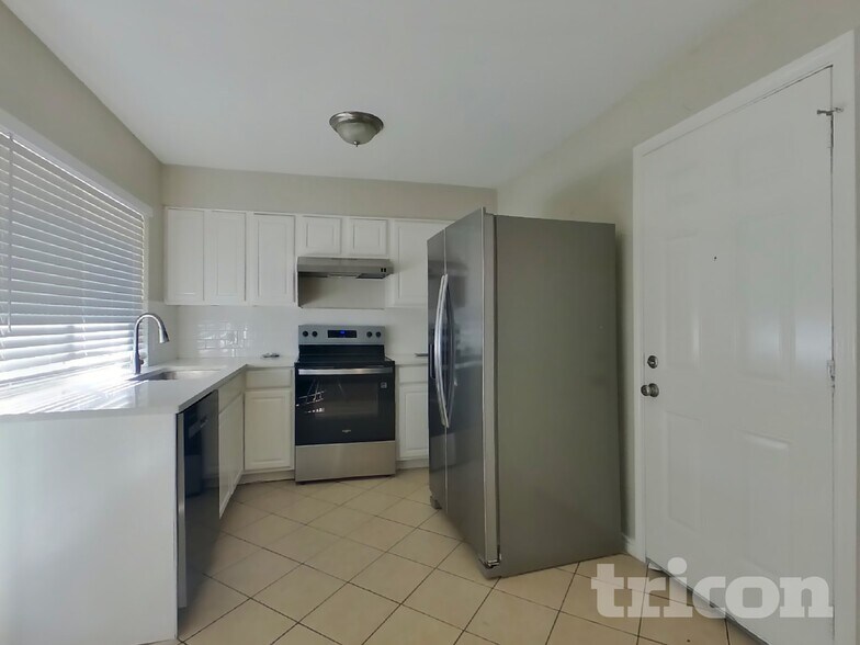 Building Photo - 1718 Kingston Dr