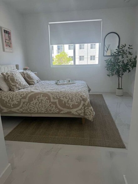 Building Photo - 900 SW 72nd Ave