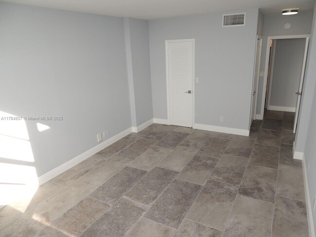Building Photo - 1455 N Treasure Dr