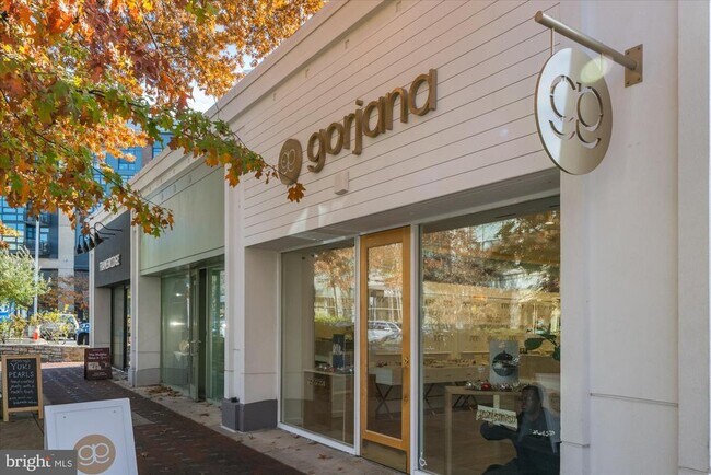 Building Photo - 4915 Hampden Ln