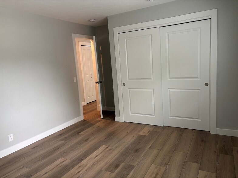 Building Photo - 1646 W 42nd St