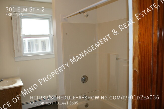 Building Photo - 301 Elm St