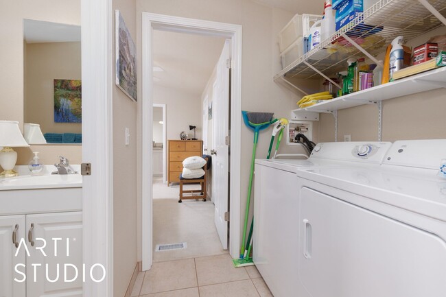 Building Photo - Fully furnished 2-bedroom 2-bathroom
