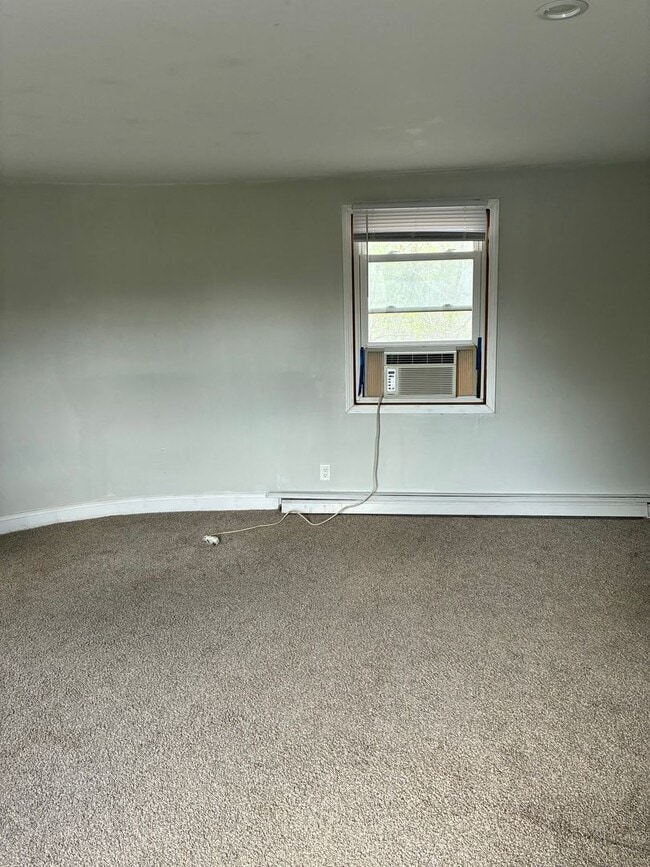 Building Photo - 2 Bedroom Apartment w/Appliances