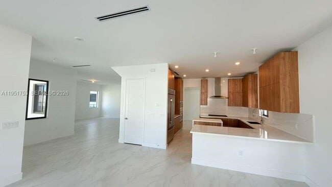 Building Photo - 19700 NE 14th Ave