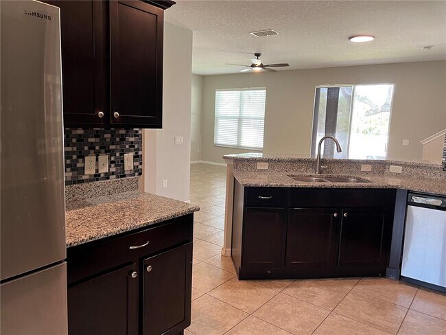 Building Photo - 4850 Poolside Dr