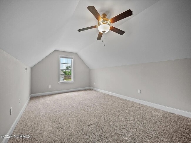 Building Photo - 102 Captains Pointe
