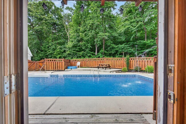 Building Photo - 2337 Laurel Top Cir