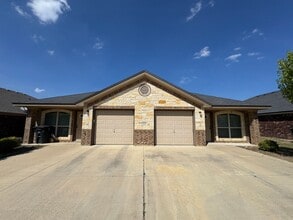 Building Photo - 506 Sladecek Dr