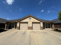 Building Photo - 506 Sladecek Dr