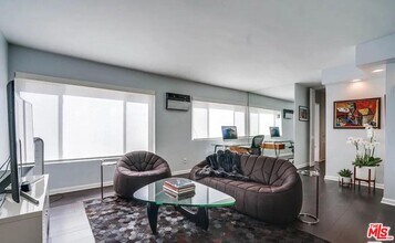 Building Photo - 1233 Flores St