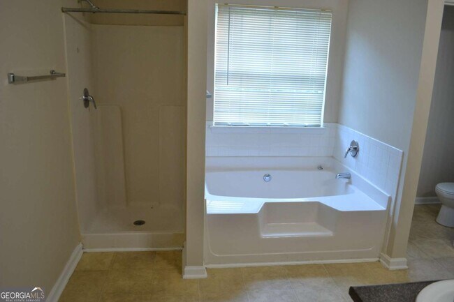 Building Photo - 6157 Red Top Loop