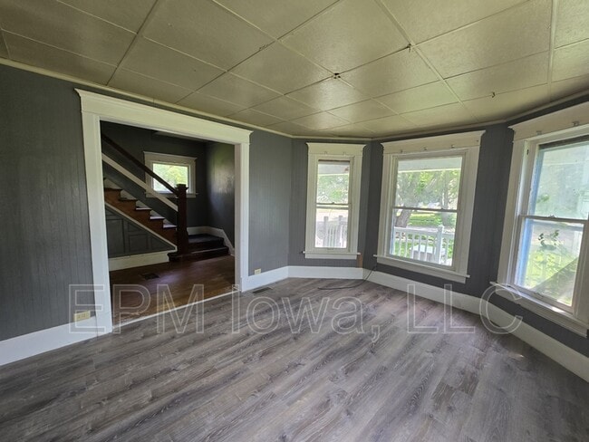 Building Photo - 402 Sunnyside Ave