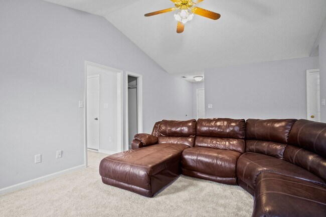 Building Photo - 3bed/2bath Located Right on Campbells Campus!