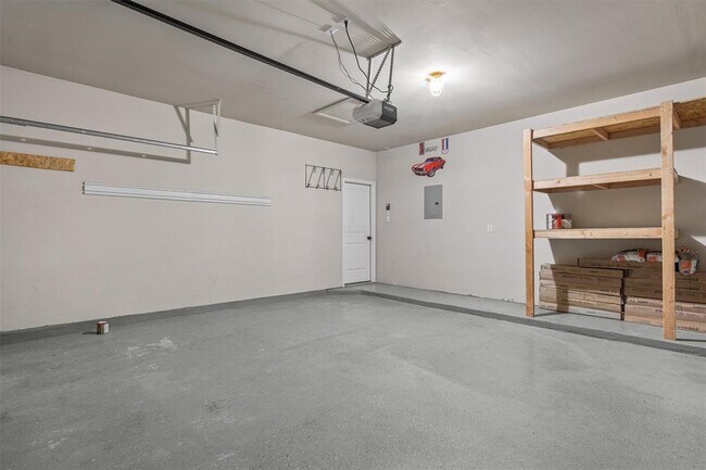 Building Photo - 220 Chickadee Ln
