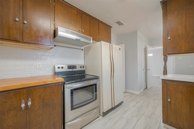 Building Photo - 3426 Bradford St