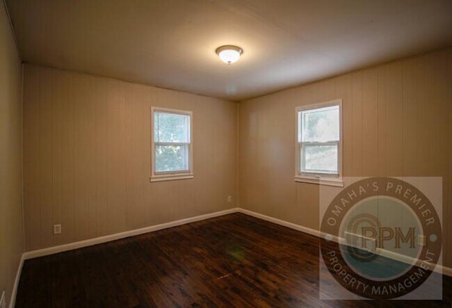 Building Photo - 3 Bedroom / 1 Bath Home! | Omaha, Ne