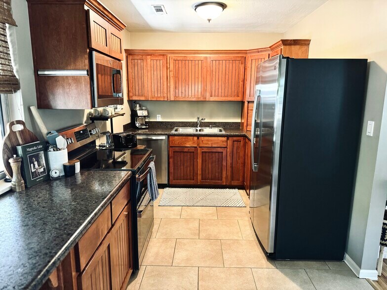 Building Photo - 217 Eastwood Dr