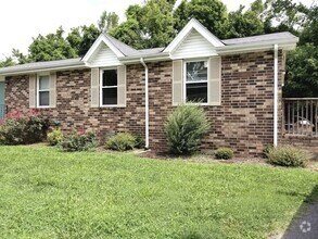 Building Photo - Amazing 2BR/1BA East Nashville Duplex!