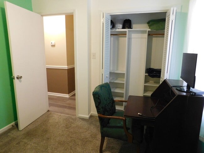 Building Photo - 842 Halifax Cir