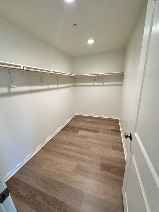 Building Photo - 158 N Sutter Ave
