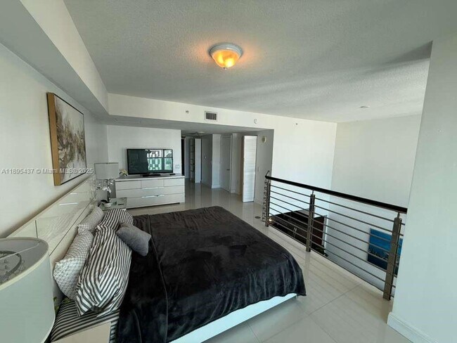 Building Photo - 41 SE 5th St