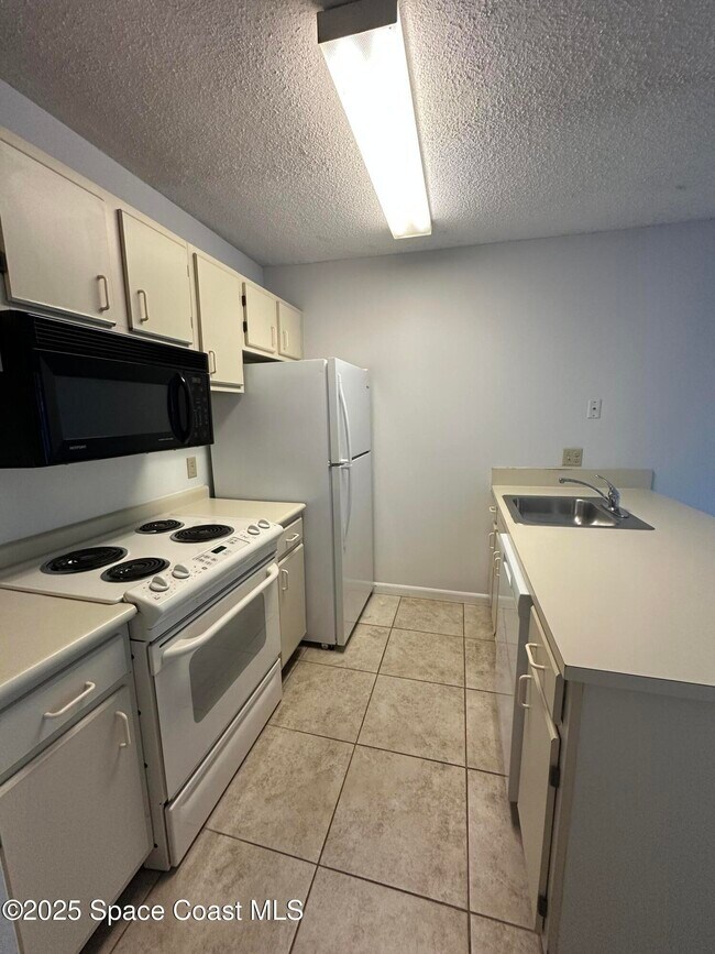Building Photo - 225 S Tropical Trail