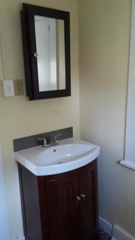 Building Photo - 42 Bank St