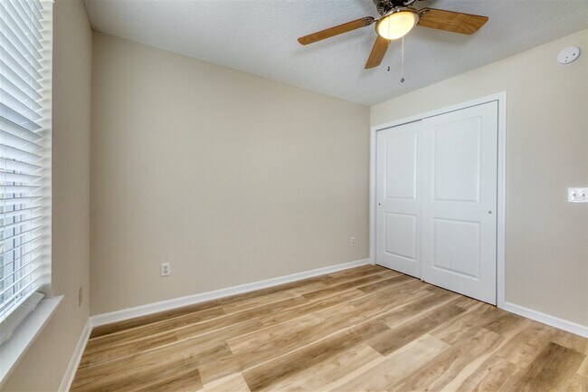 Building Photo - 203 E St-
