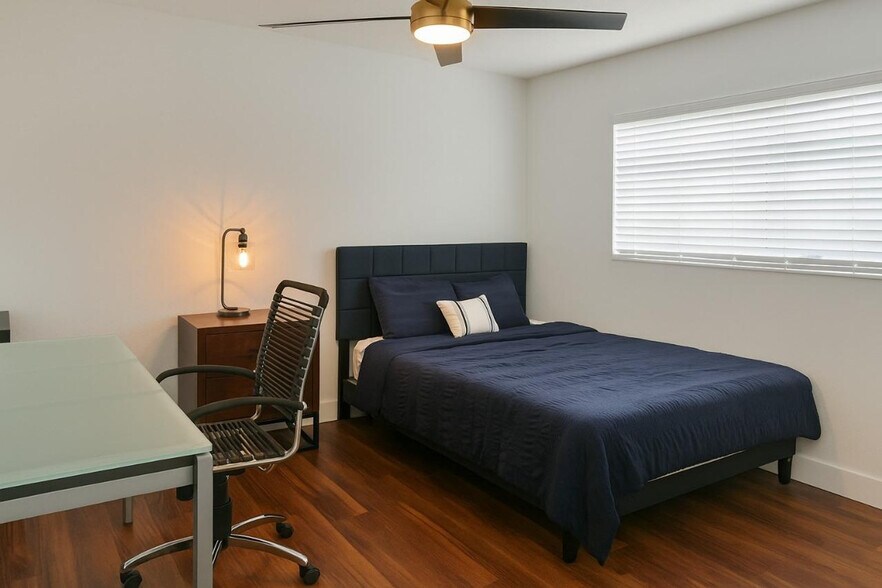 Building Photo - 3530 NE 13th Ave