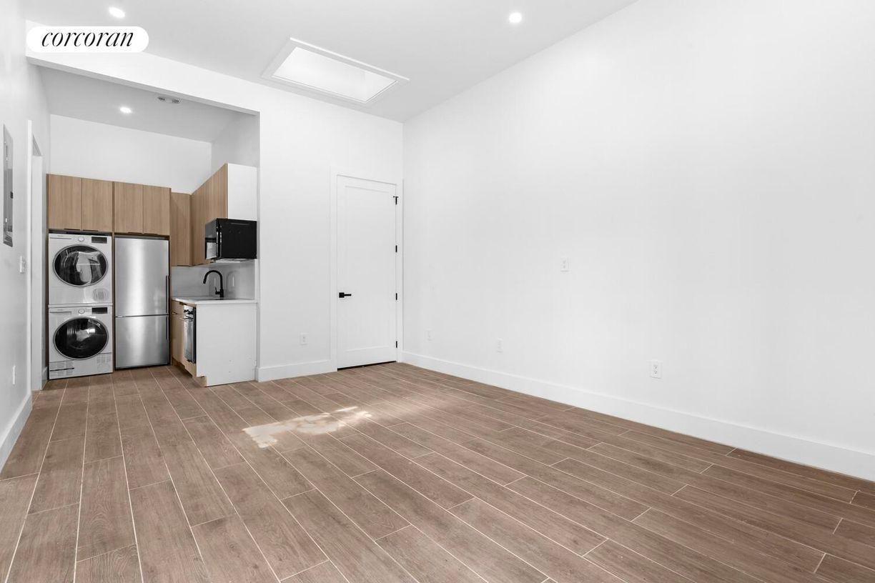 Building Photo - 11 Olive St