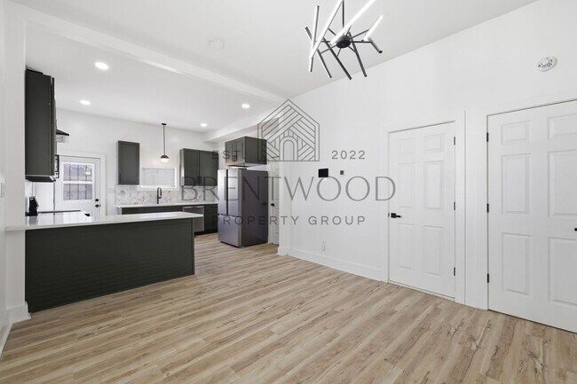 Building Photo - Contemporary 4bed/3bath with Private Yard