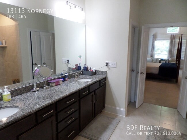Building Photo - 13113 Kornegy Dr