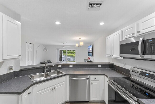 Building Photo - 16129 Sierra Palms Dr