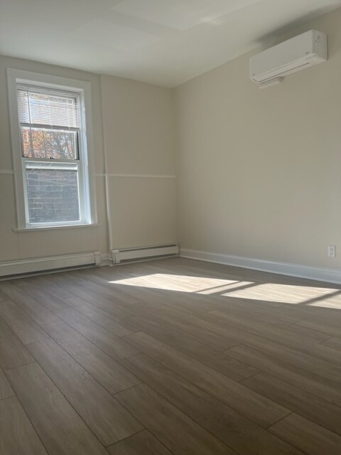 Building Photo - 322 6th St