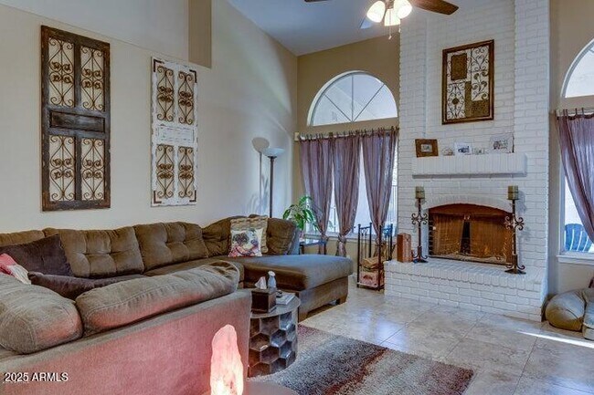 Building Photo - 9113 E Palm Tree Dr