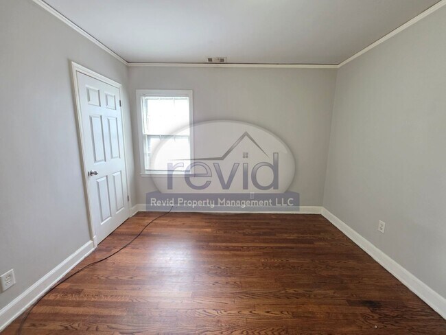 Building Photo - 3 Bedroom Home!!