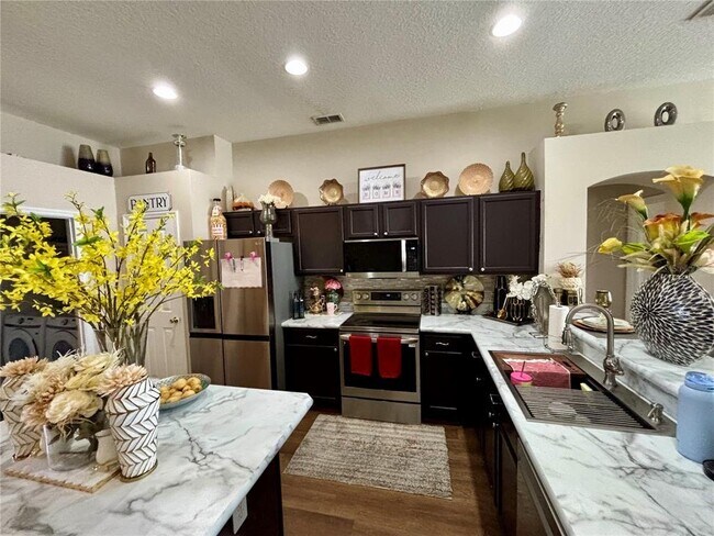 Building Photo - 2146 Blackstone Landing Dr