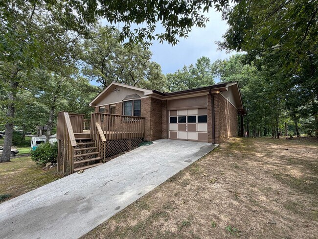 Building Photo - Large 4/2 with finished basement/bonus room- $1,895