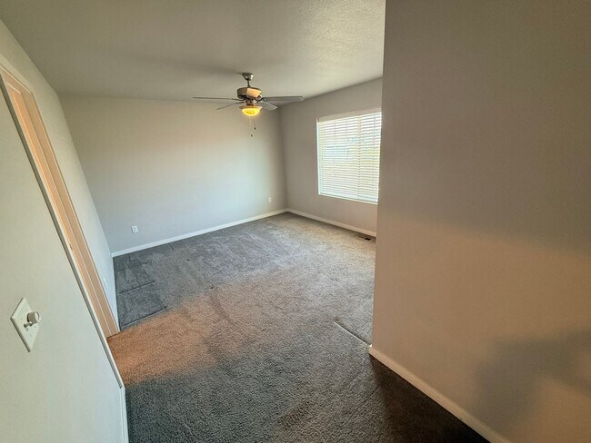 Building Photo - Bright Modern Home in TimberVine - 3 Bed, 2.5 Bath, 2 Car Garage