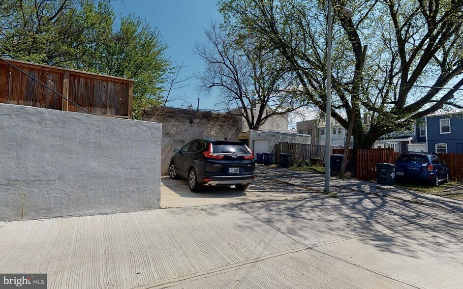 Building Photo - 414 Varnum St NW