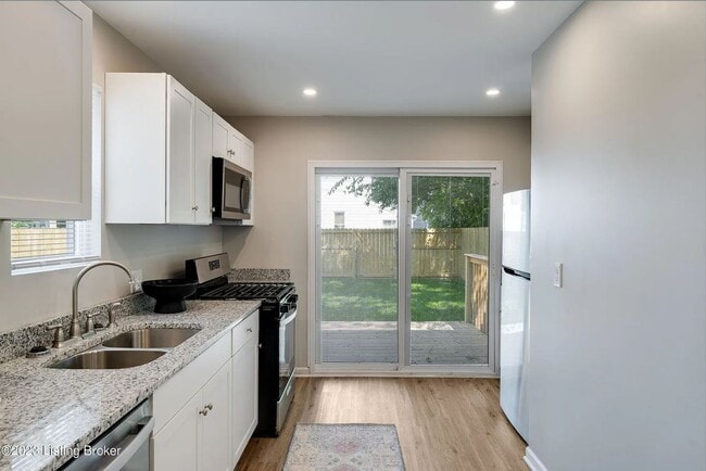 Building Photo - ? Stunning 4 Bedroom, 1 Bathroom Home on Preston ?