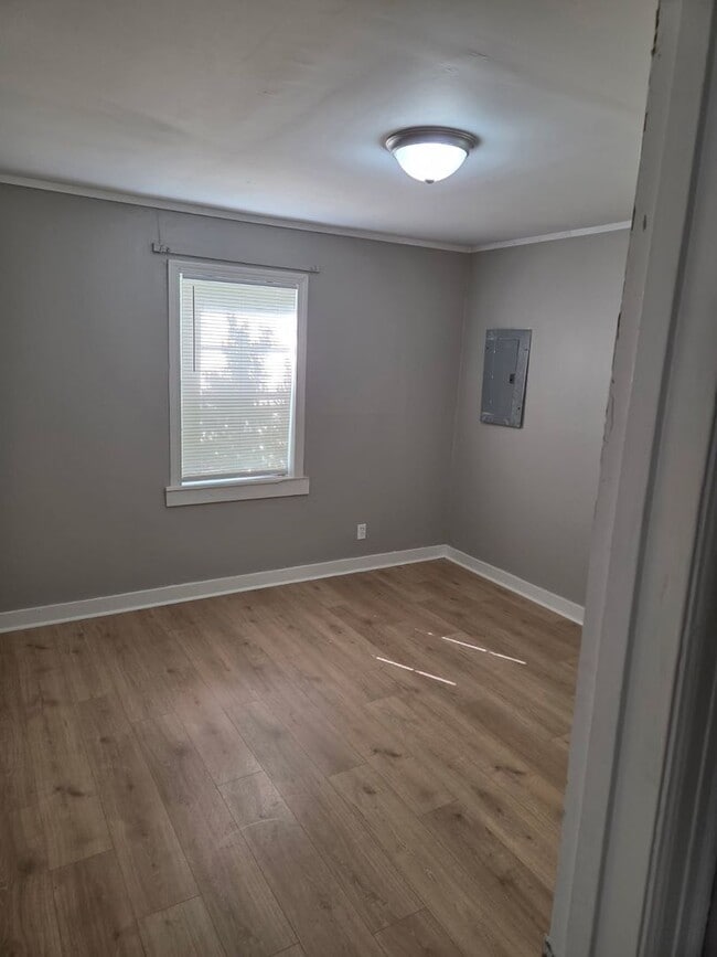 Building Photo - 4 Success Realty is now offering this reno...