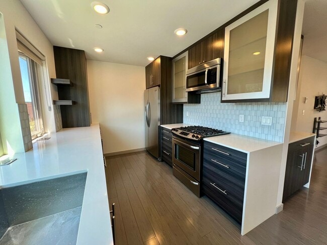 Building Photo - LUXURY ALKI 3 BED TOWNHOME FOR RENT W EXPANSIVE WATER VIEWS!