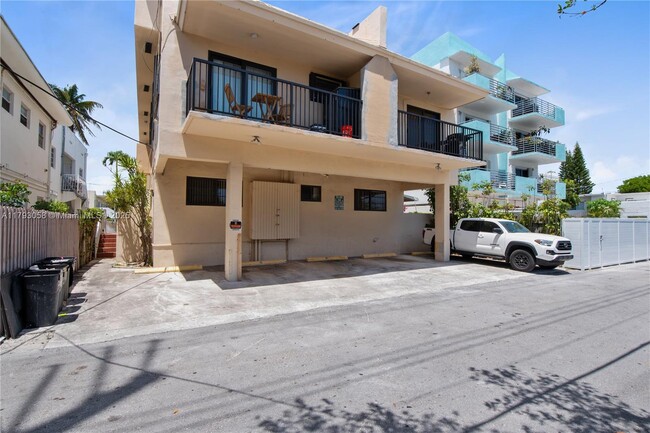 Building Photo - 7915 Harding Ave