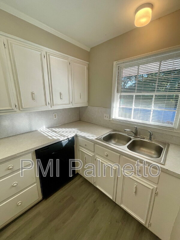 Building Photo - 718 Augusta St