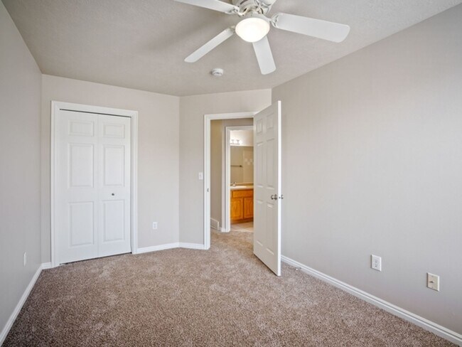 Building Photo - 1602 W Rockbridge Dr