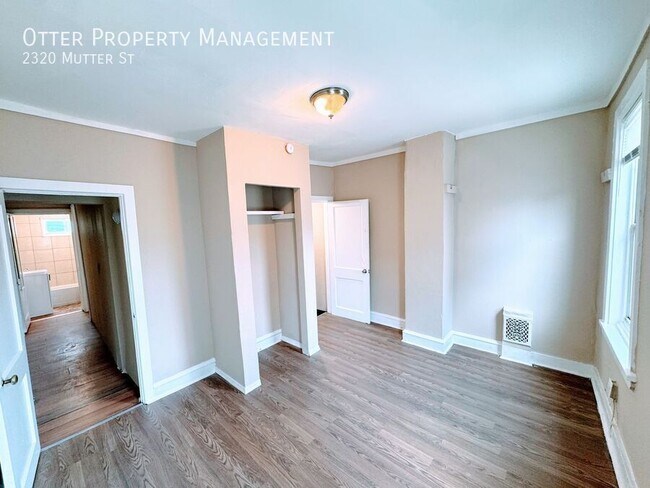 Building Photo - 2320 Mutter St